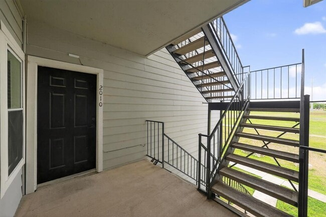 Building Photo - 12166 Metric Blvd