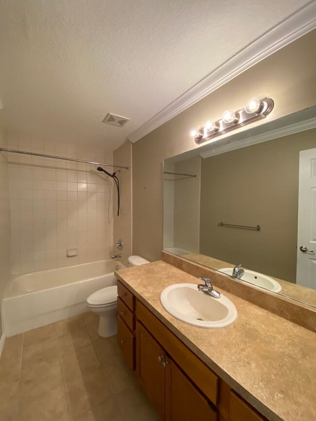 Building Photo - Desirable SW Rainbow Park Neighborhood 3/2...