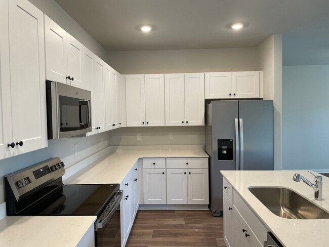 Building Photo - 1027 Harbor Dr