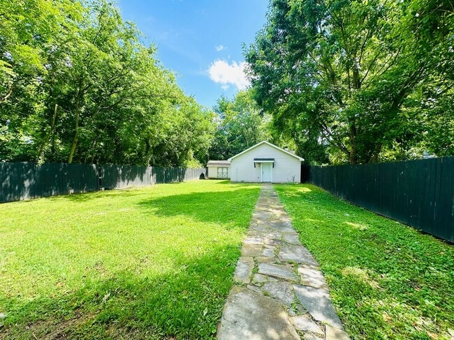 Building Photo - Cleveland Park Renovation!  Walking Distance to Everything! Jetted Shower - Fully Fenced - Garage...