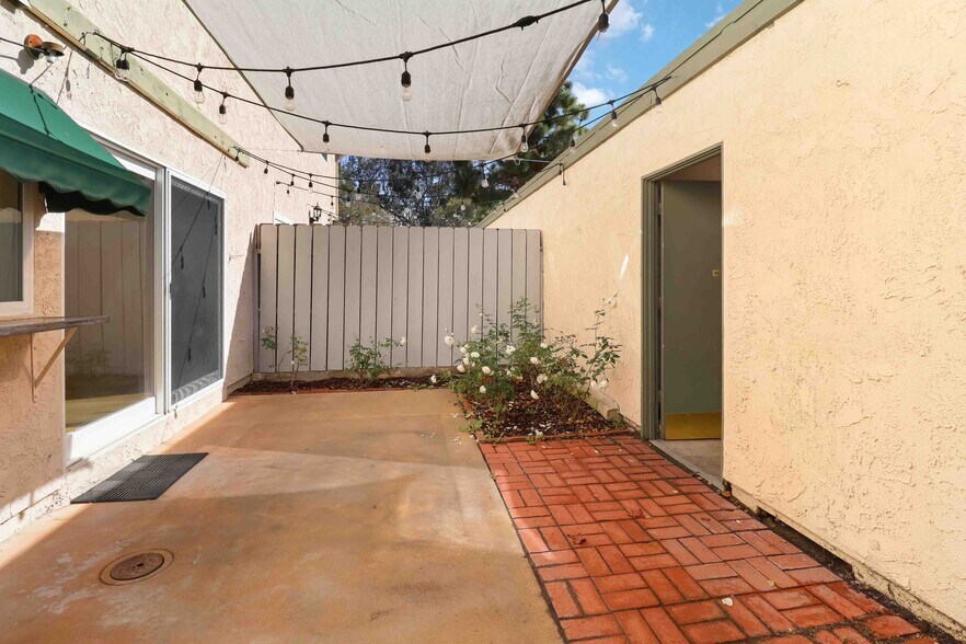 Building Photo - 2770 Caminito Eldorado