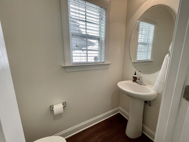 Building Photo - 126 Watchmen Ln