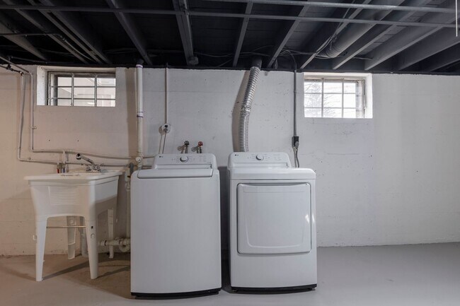 Building Photo - 2664 Kings Hwy