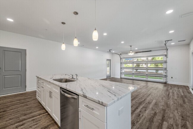 Building Photo - 5/5.5 Townhomes, Built 2024, Walk to stadium! Available August 2026!