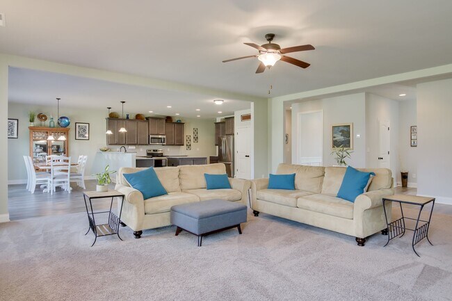 Building Photo - Available NOW MUST  see in McCoy's Creek