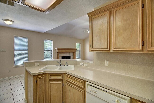 Building Photo - 3805 Julia Cir