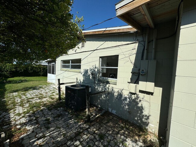 Building Photo - 75 Brandy Ln