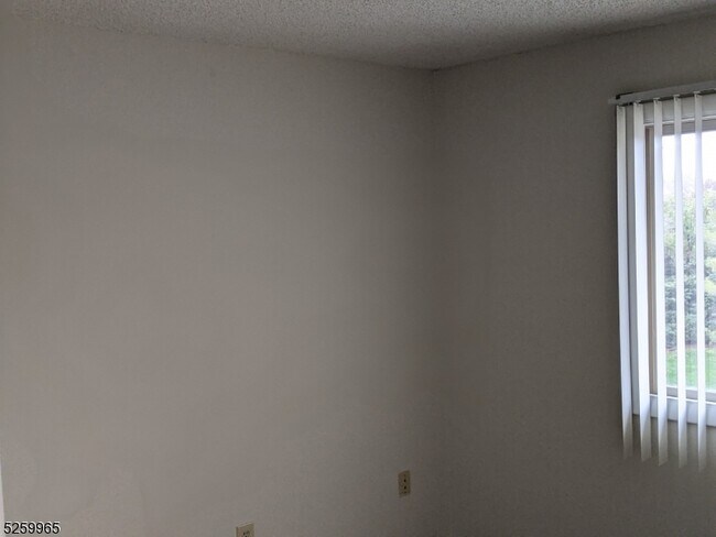 Building Photo - 5113 Ravens Crest Dr