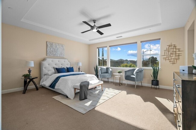 Building Photo - HILLTOP CORNER HOME WITH GORGEOUS VIEWS