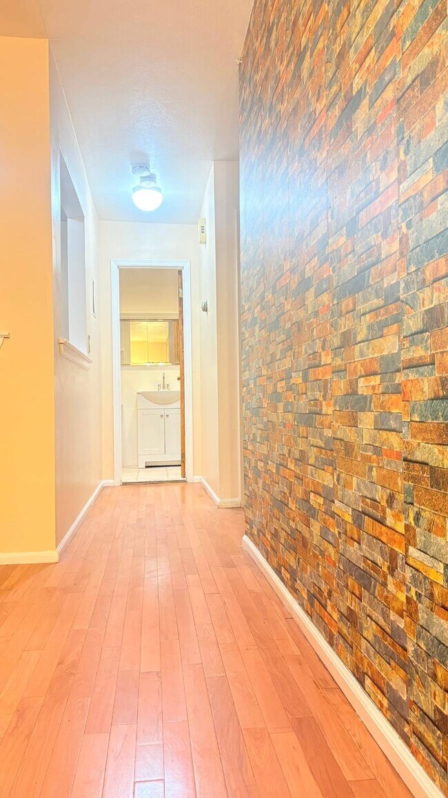 Building Photo - 105 Lucille Ave