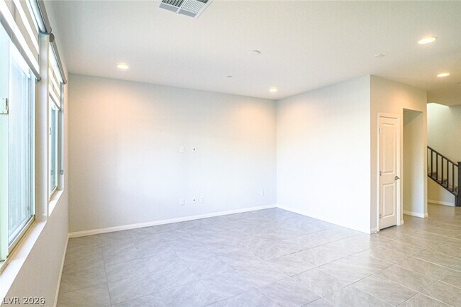 Building Photo - 9220 Far Side Ave