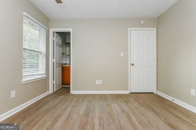 Building Photo - 35 Pinecone Ct