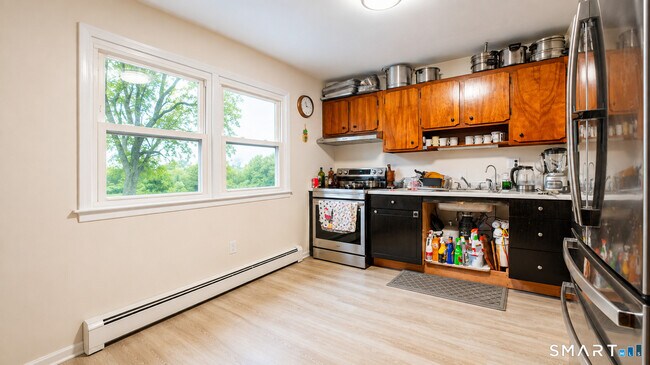 Building Photo - 523 Treat Ln