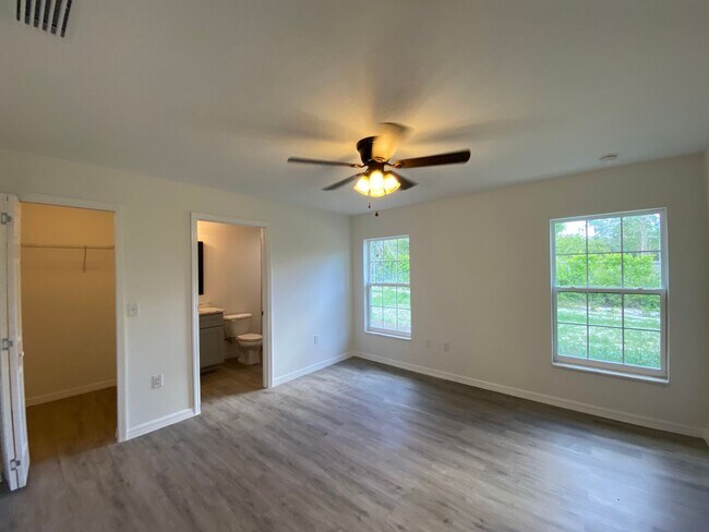 Building Photo - Custom Home - Desirable SW Ocala neighborh...