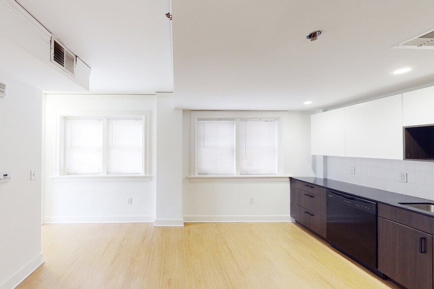 Interior Photo - Ambassador