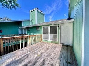 Building Photo - 1 Bed, 1 Bath Apartment!