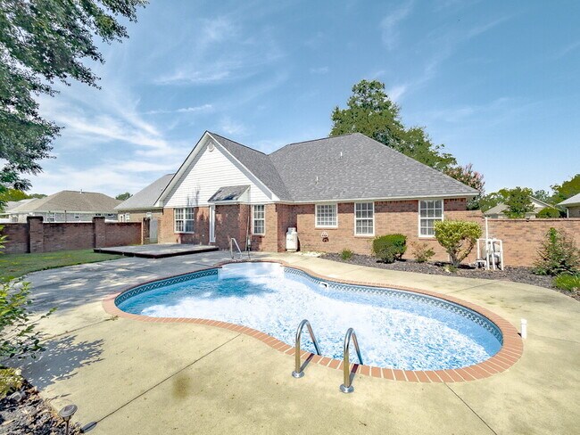 Building Photo - Pool! Now Available!