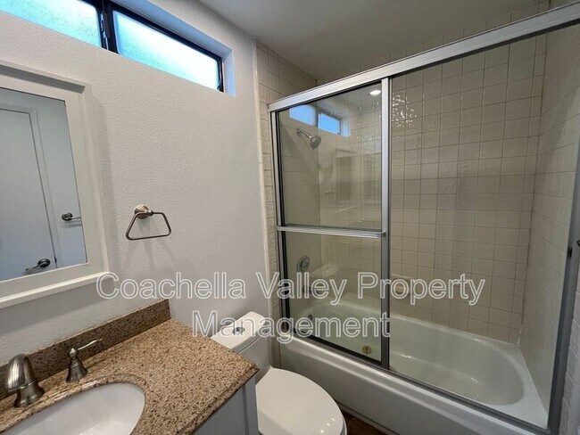 Building Photo - 40588 Clover Ln