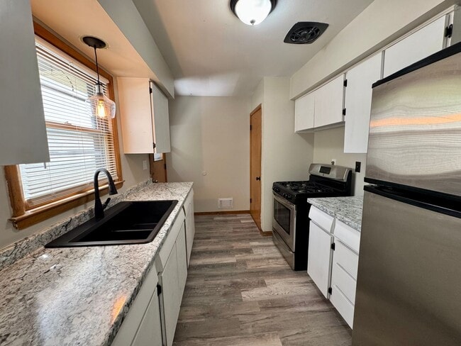Building Photo - 5905 N 66th St