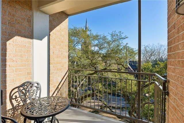 Building Photo - 3915 St Charles Ave