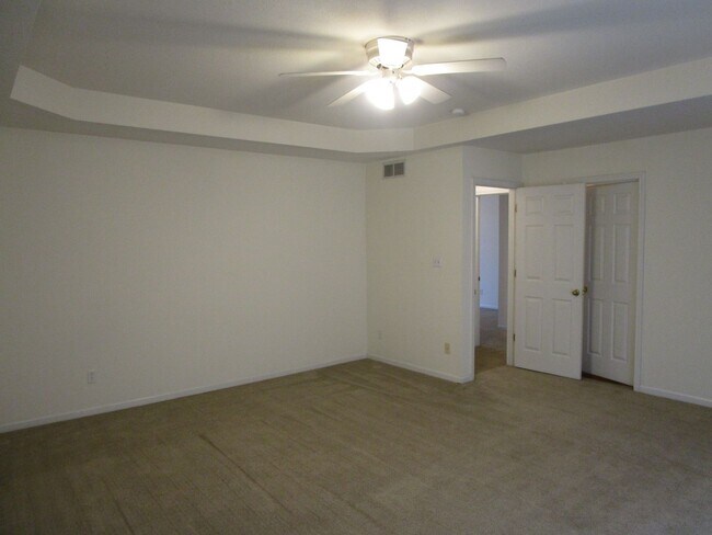 Building Photo - 5013-5015 Betty Jean Way