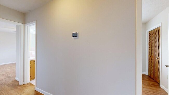 Building Photo - 302 Laurel St