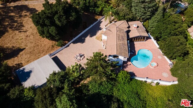 Building Photo - 3200 Oakley Dr