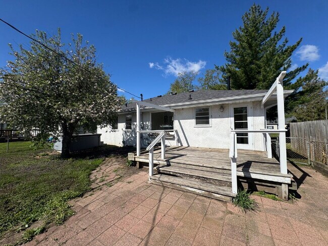 Building Photo - Charming 3-Bed Oasis with Fireplace & Finished Basement in Richfield!