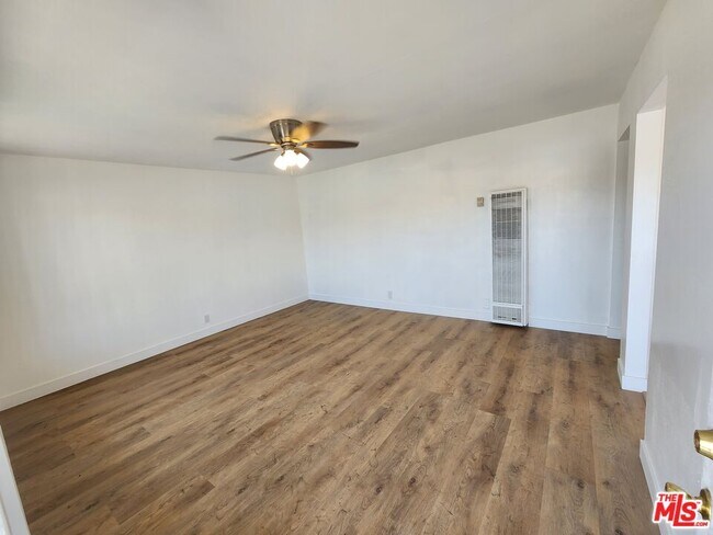 Building Photo - 1499 W 35th Pl