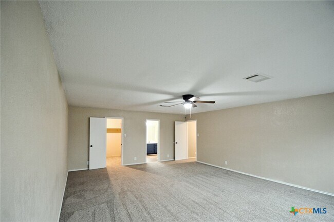 Building Photo - 744 Pinehurst Dr