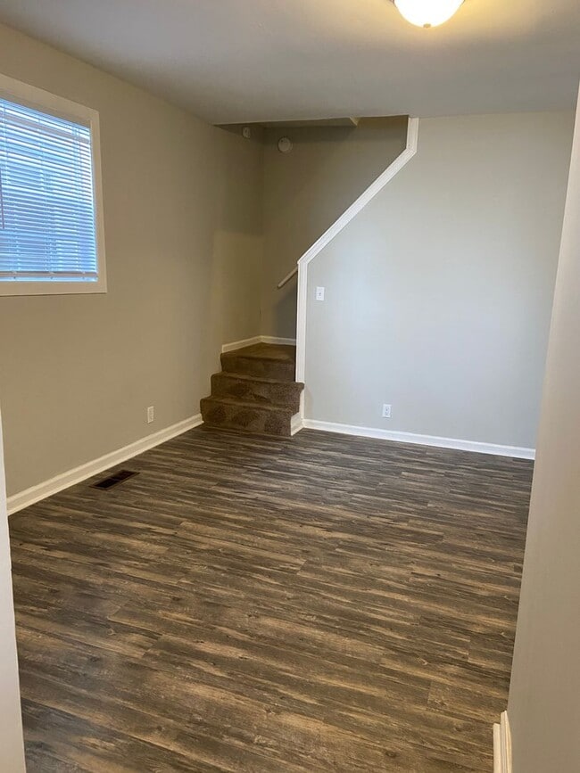 Building Photo - 360-362 E Hinman Avenue