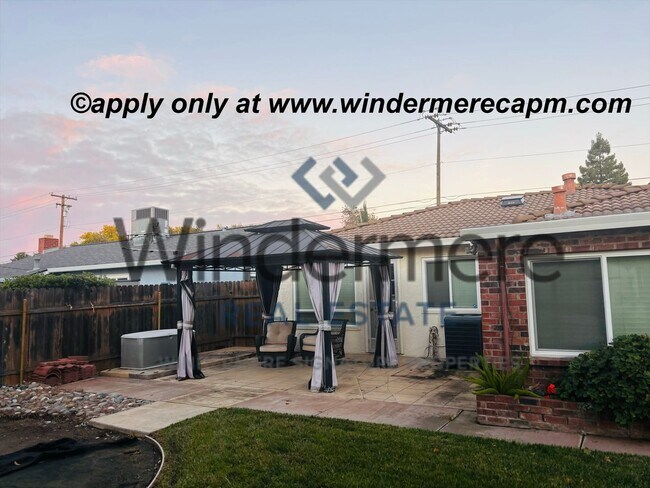 Building Photo - Charming 3 Bedroom Home with Bonus Room & ...