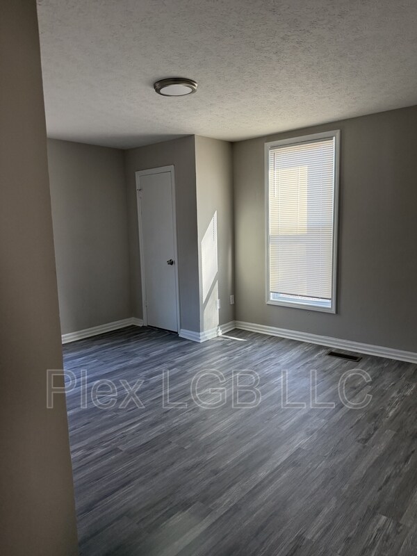 Building Photo - 12 Heard St