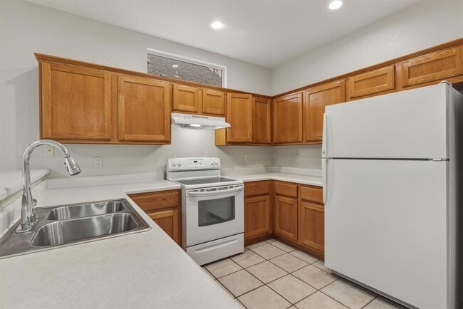 Building Photo - 121 Coreopsis Way