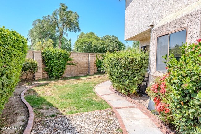 Building Photo - 2704 Simi Hills Ln