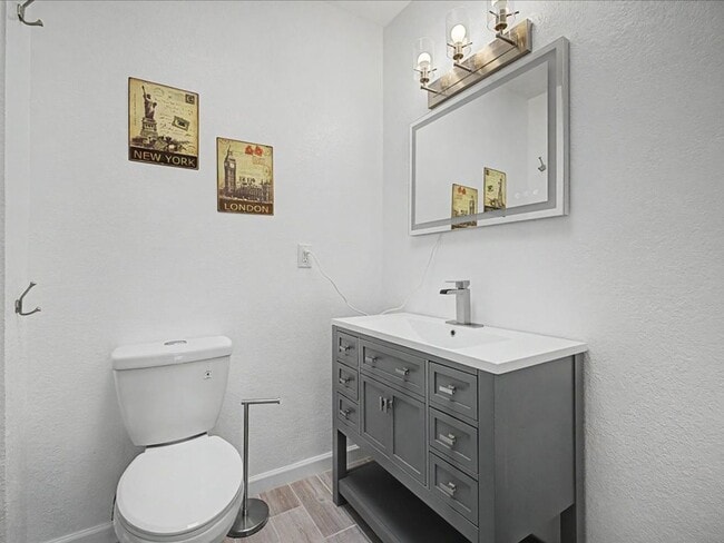 Building Photo - ALL UTILITIES, WIFI AND FURNITURE INCLUDED!! Beautiful Fully Furnished Home with Upgrades & Commu...