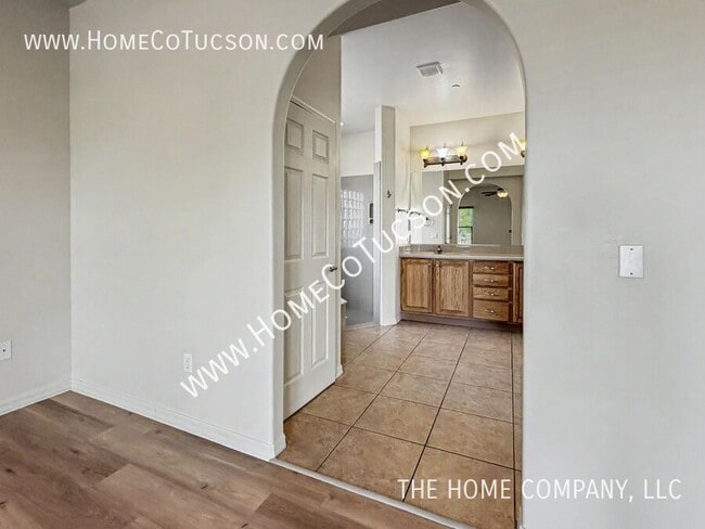 Building Photo - 5544 N Palo Verde Vista Pl