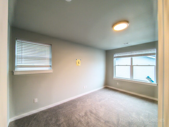 Building Photo - 2494 SW Coho St