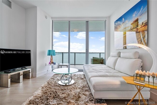 Building Photo - 2900 NE 7th Ave