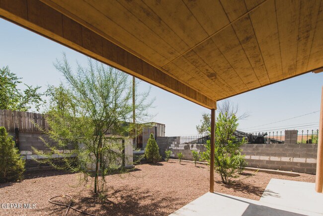 Building Photo - 326 Coates Dr