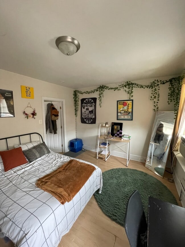 Building Photo - 2209 S 15th St