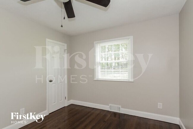 Building Photo - 5412 Hilltop Cir