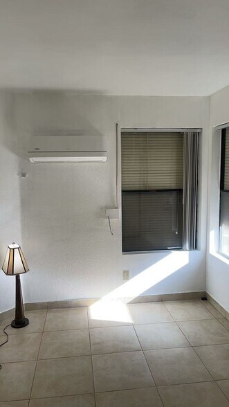 Building Photo - 440 Elm Dr