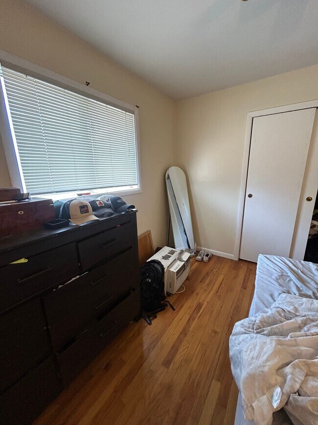 Building Photo - 2 Bedroom, 1 Bath Duplex
