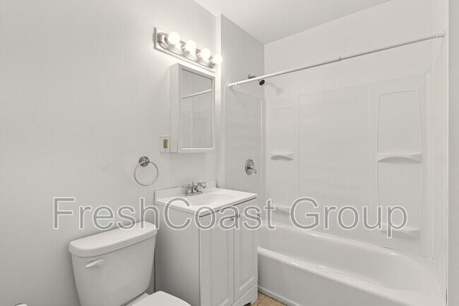 Building Photo - 1714 Castle Ave