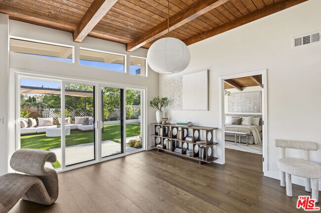 Building Photo - 4600 Don Quixote Dr