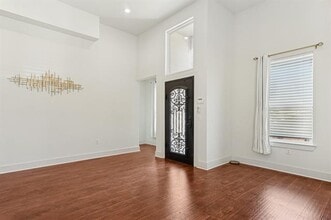 Building Photo - 422 N Marlborough Ave