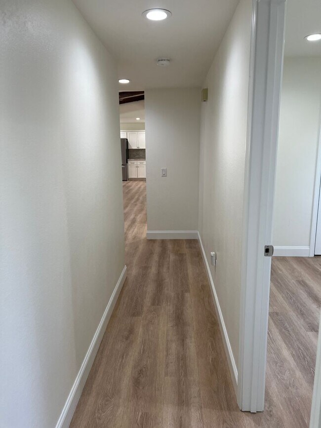 Building Photo - Beautiful Updated West Redding Home!