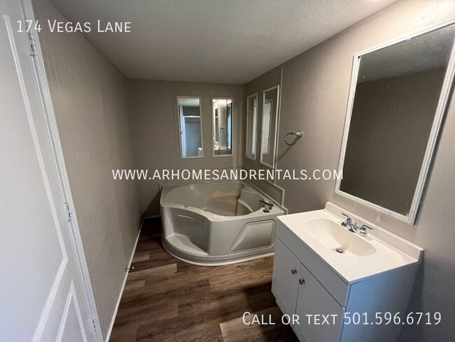 Building Photo - 174 Vegas Ln