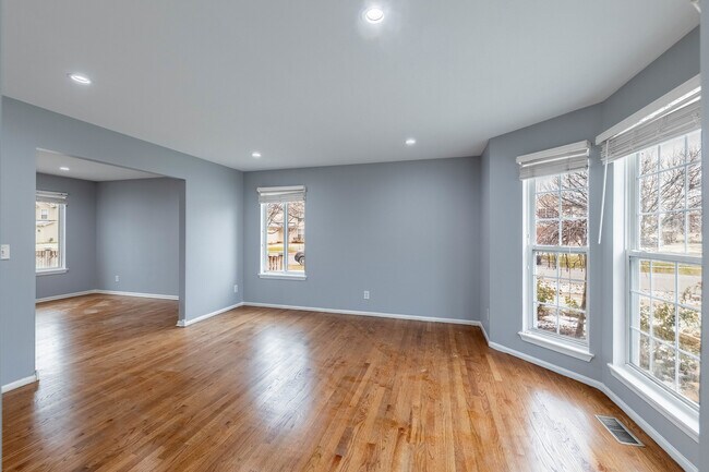 Building Photo - 438 Rachel Cir